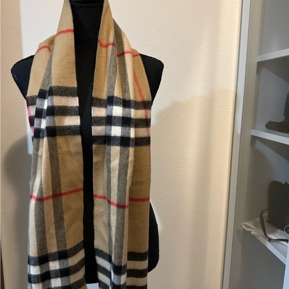 Burberry Cashmere Scarf - Picture 4 of 5